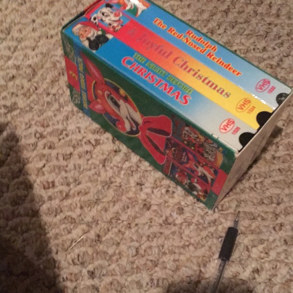 Bundle of 10 children’s Christmas video cassettes including Claymation - Picture 3 of 4